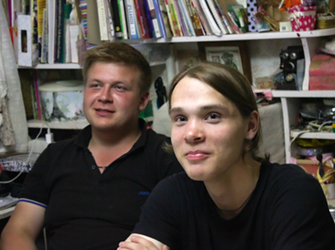 Денис на встрече с друзьями, 20 лет