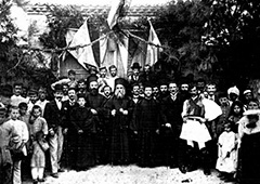 Святитель Нектарий Эгинский с верующими. После литургии. Эвбея, 1893 г.